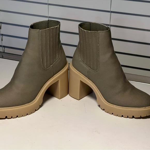 Dole Vita Canvase Sage Bootie Size 8 - Picture 10 of 15
